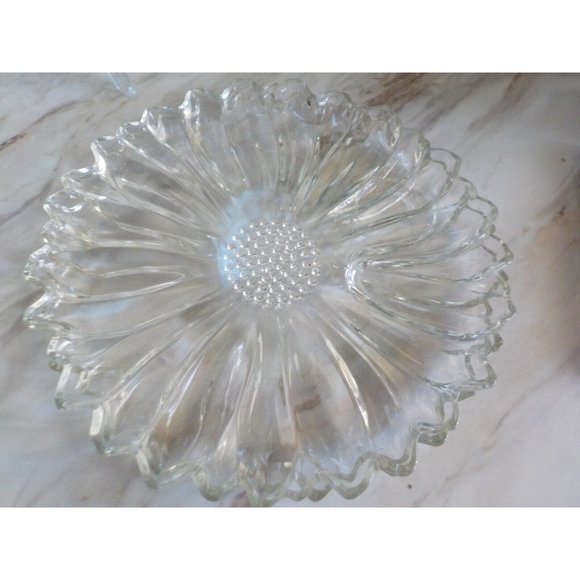 VTG 4 Pc Luncheon Plates & Teacups Clear Glass Scalloped 10" Diameter - Picture 6 of 6